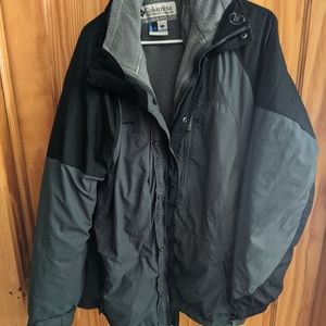 Men's Columbia Winter Coat with removable inner coat. EUC size large